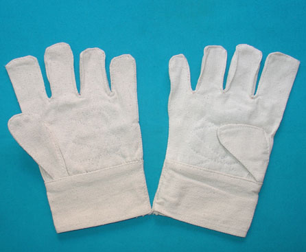 Găng tay vải bạt : thành phần vải dệt thô 100% cotton.chịu nhiệt, mềm mại có ma sát thuận tiện trong quá trình làm việc. Bảo vệ an toàn cho đôi bàn tay của bạn trong lao động. Liên hệ ngay để nhận báo giá tốt nhất tại Bảo hộ lao động Thái Sơn.